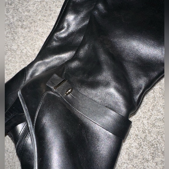 Circa Joan & David CJSOL Black
Leather Pointed Toe Side Zip Heeled boots - Picture 6 of 11